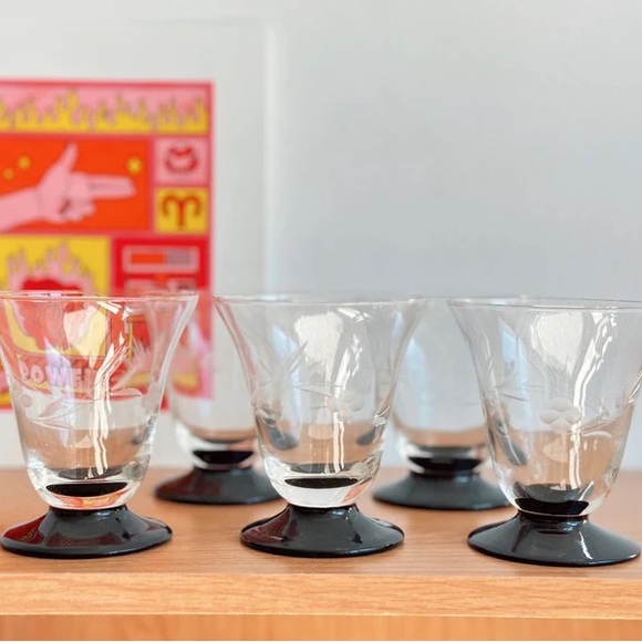 Vintage Black-Footed Goblets with Flower Pattern Etching, set of five (5) - Picture 7 of 8